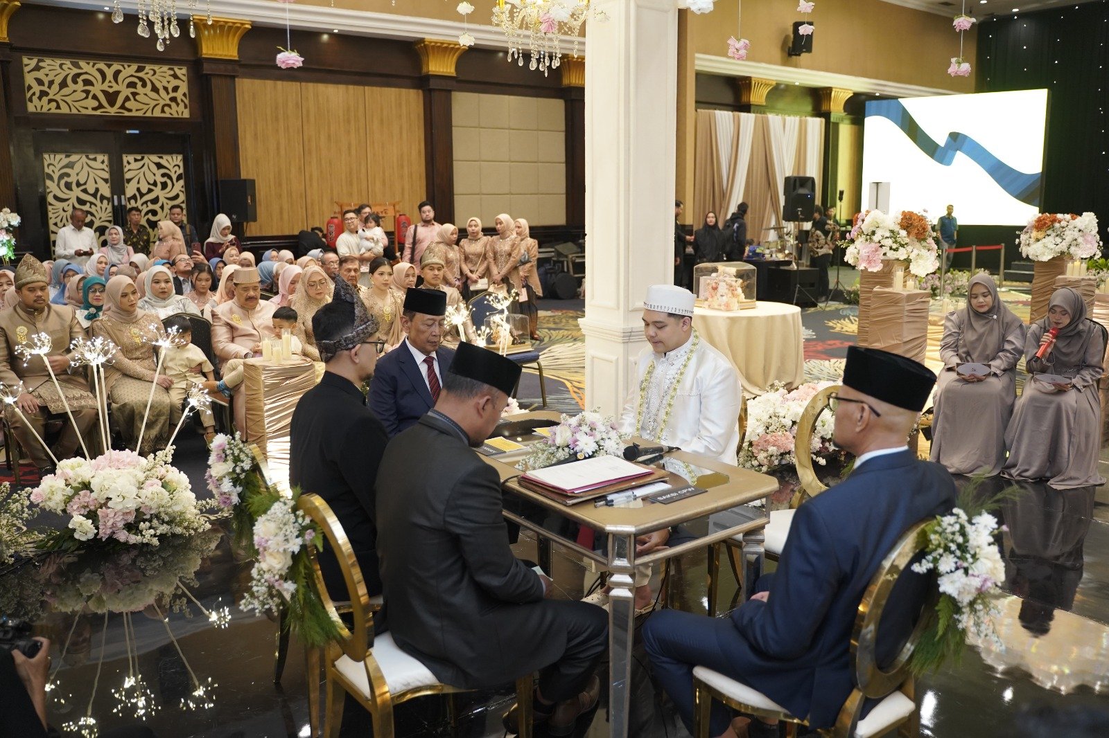 Delvin & Intan Resmi Menikah, Perpaduan Adat, Tokoh Nasional, dan Advokat Senior Warnai Momen Sakral